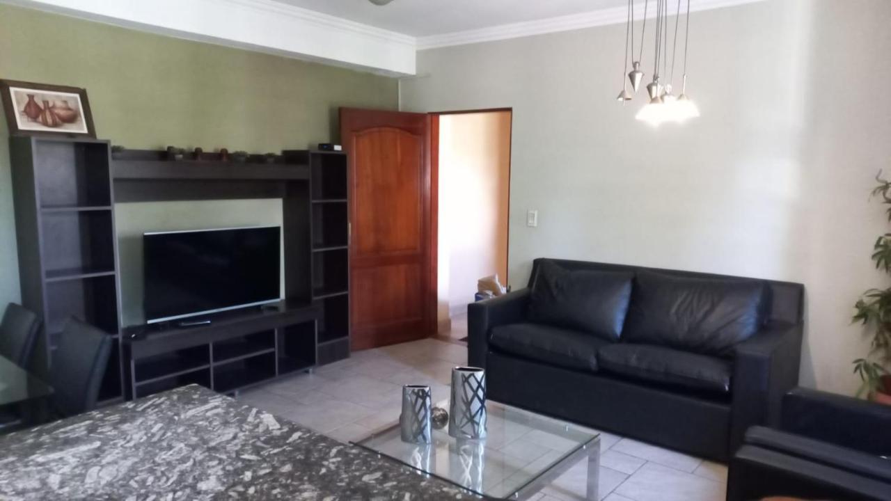 Aires Del Parque Apartment *